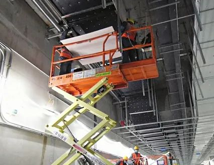 地铁隧道施工用升降平台车安装管道
